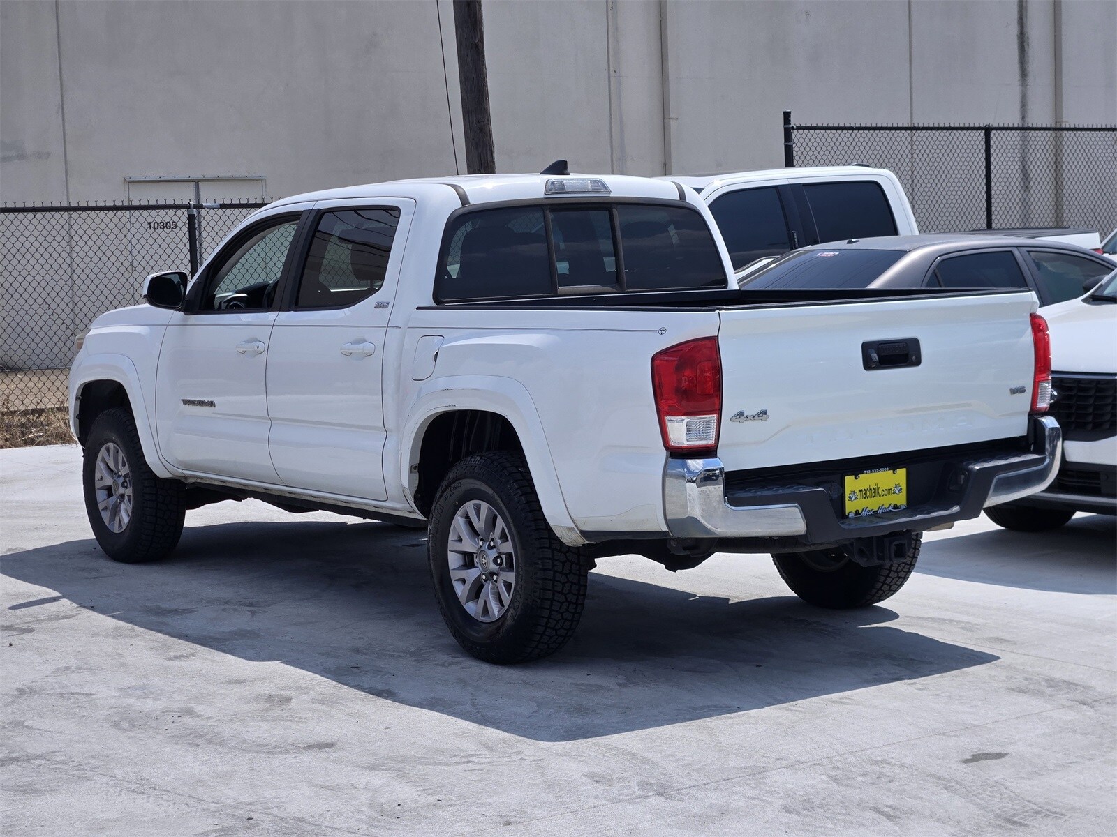 2017 Toyota Tacoma SR5 photo 4