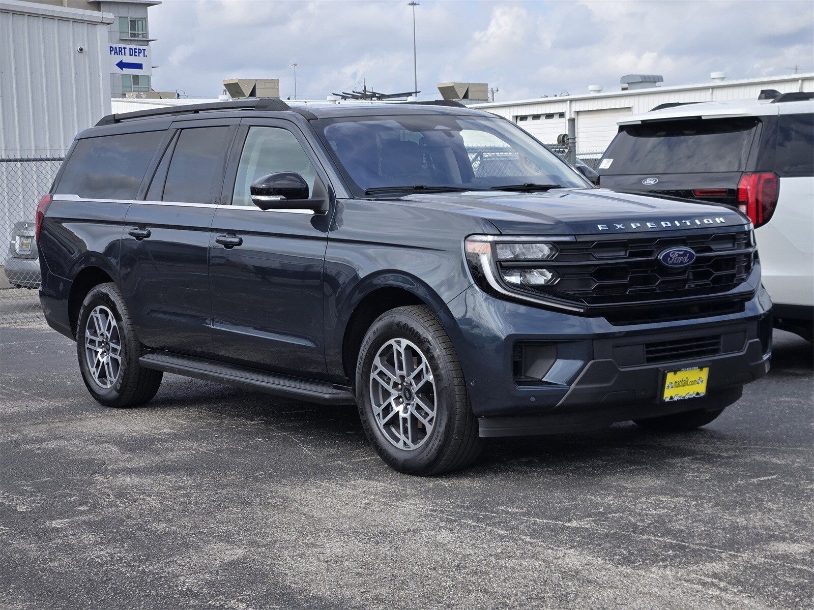 2025 Ford Expedition MAX photo 3