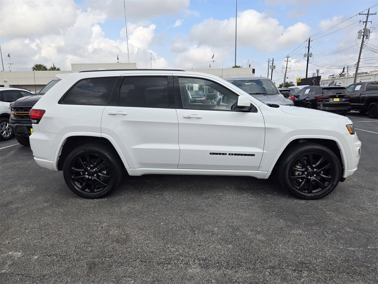 2017 Jeep Grand Cherokee Altitude photo 3