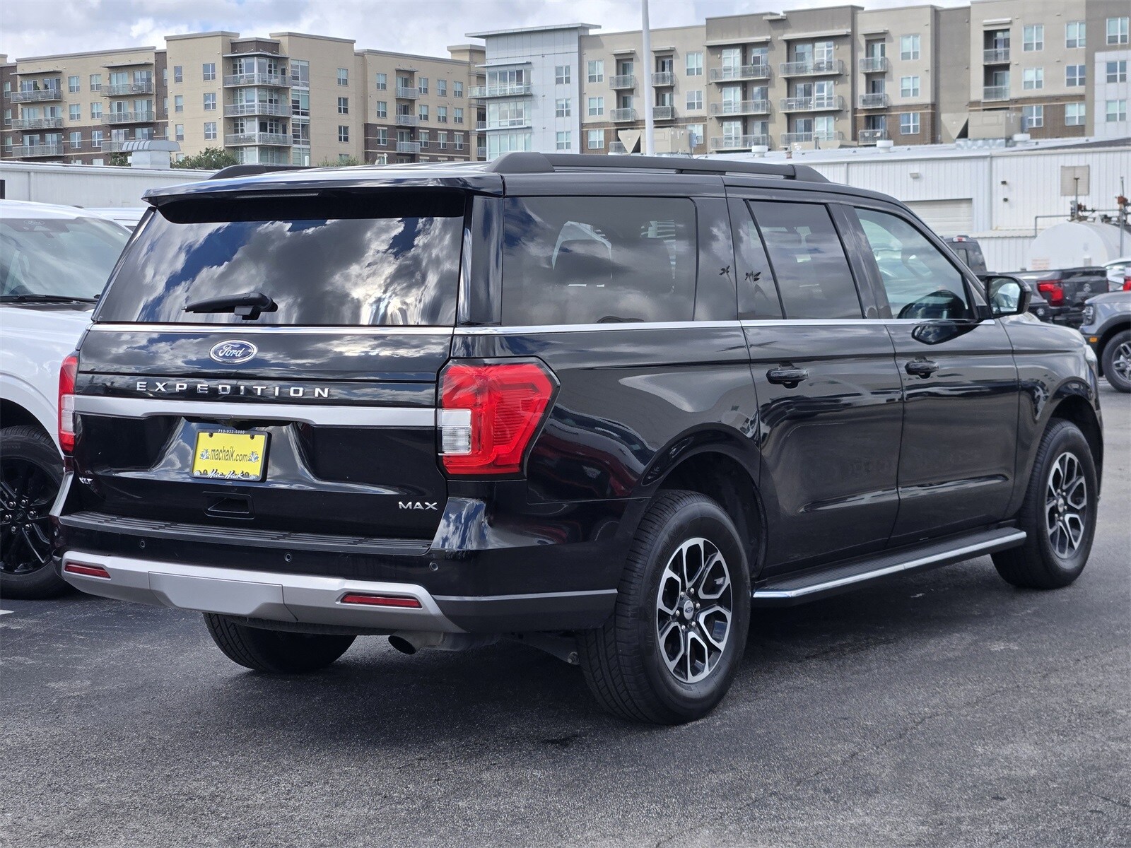 2022 Ford Expedition MAX XLT photo 3