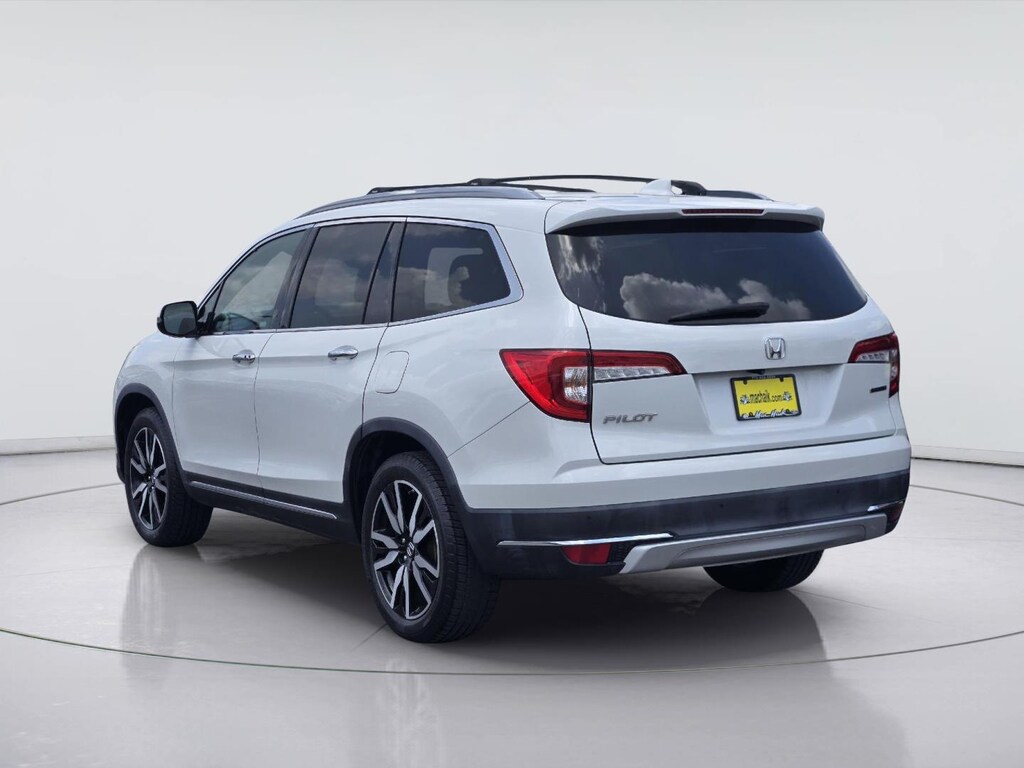 Certified 2021 Honda Pilot Touring w/Rear Captains Chairs SUV