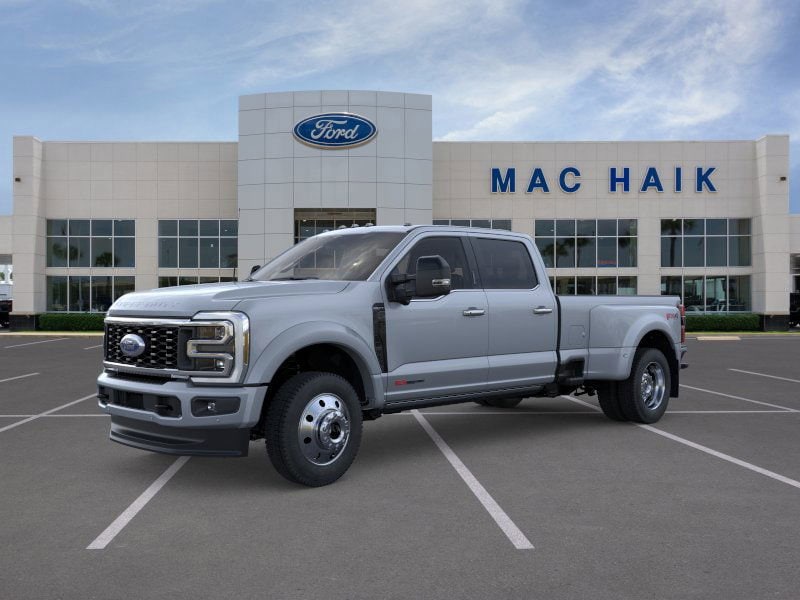 2026 Ford F-450 Super Duty Platinum's photo