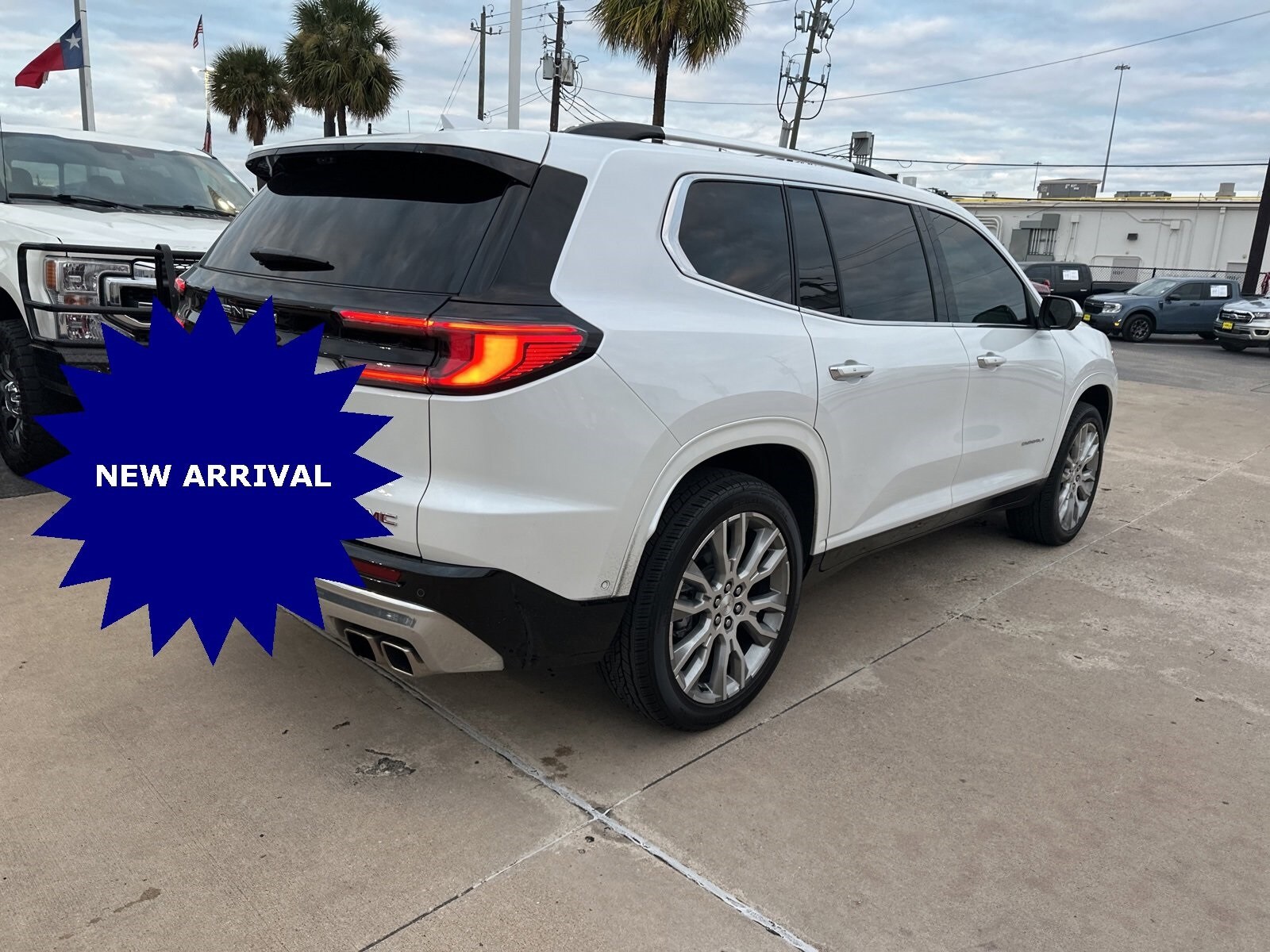 2025 Gmc Acadia Denali photo 2