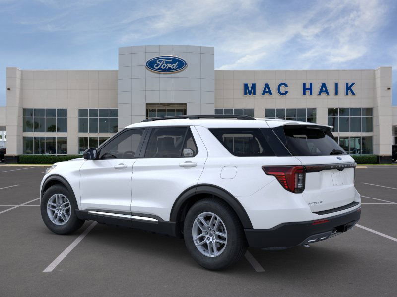 2025 Ford Explorer photo 4