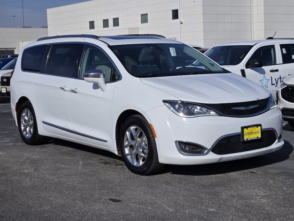 Used 2018 Chrysler Pacifica Limited Minivan/Van