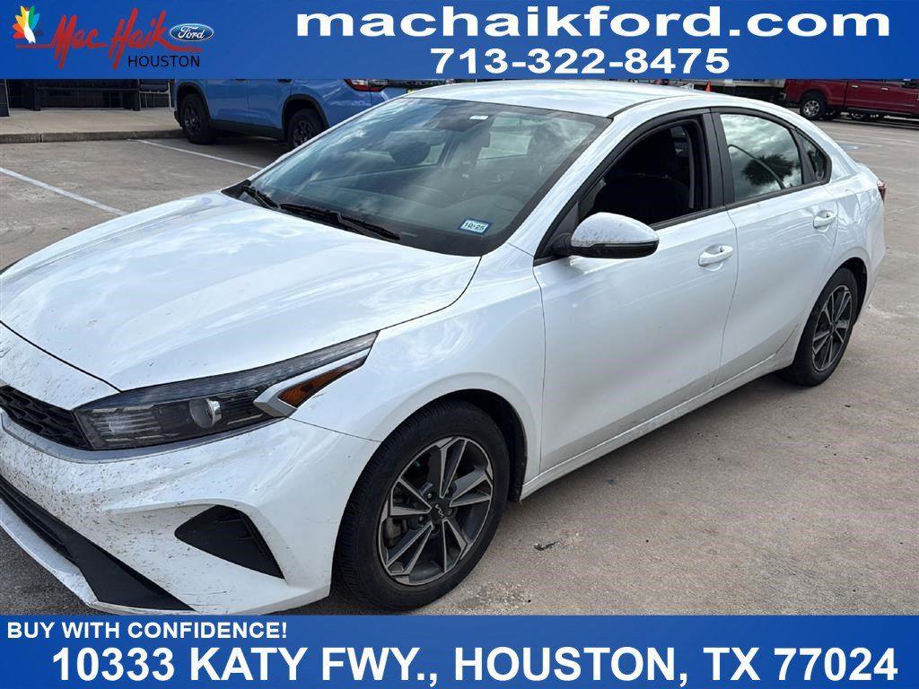 2024 Kia Forte LXS AT's photo