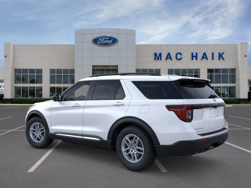 2025 Ford Explorer photo 4