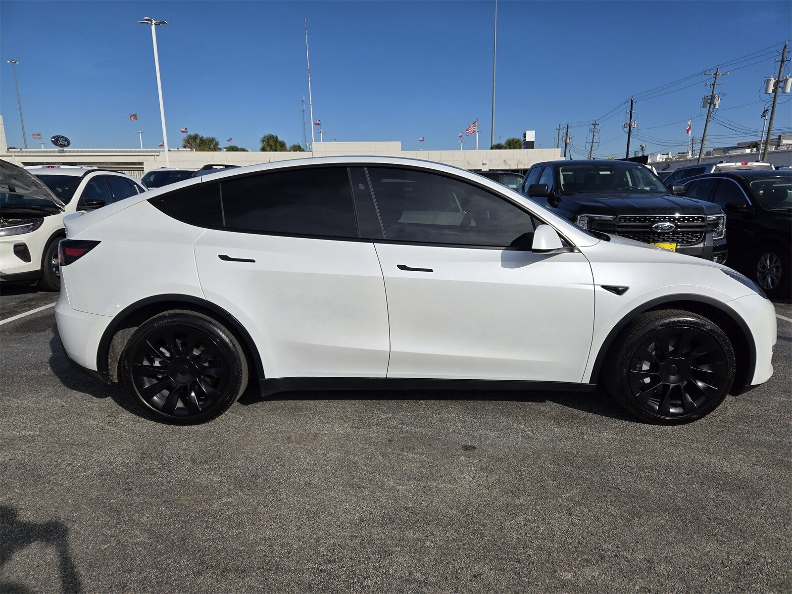 2024 Tesla Model Y Long Range photo 4