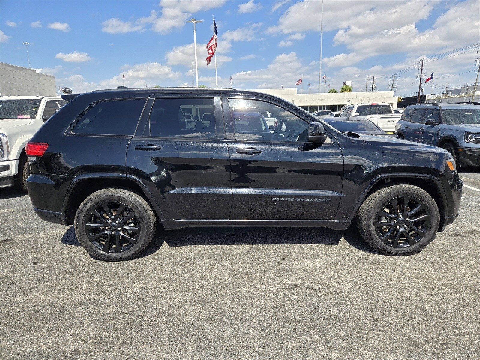 2017 Jeep Grand Cherokee Altitude photo 3