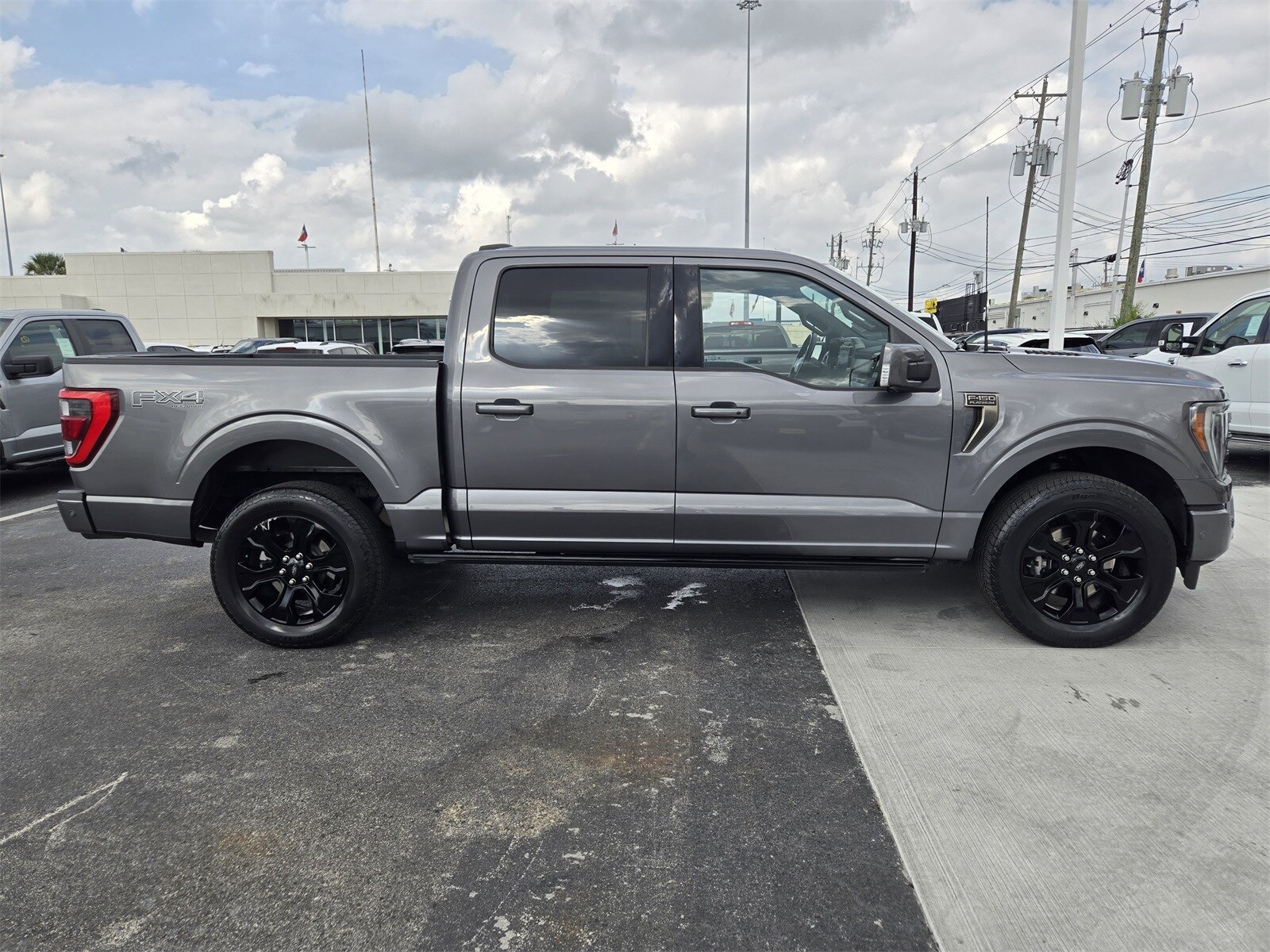 2023 Ford F-150 Platinum photo 4