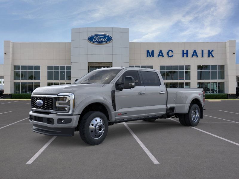 2026 Ford F-450 Super Duty Platinum's photo