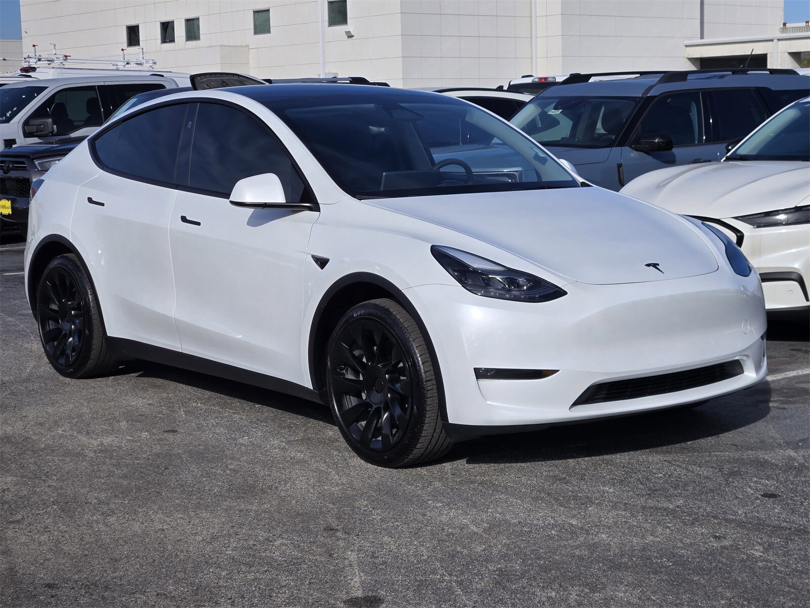 2024 Tesla Model Y Long Range photo 3