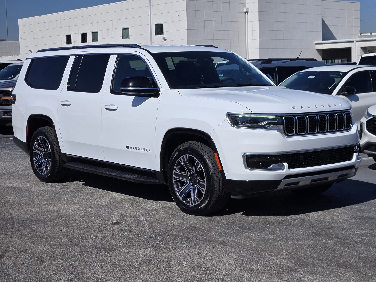 2024 Jeep Wagoneer L Series II photo 3