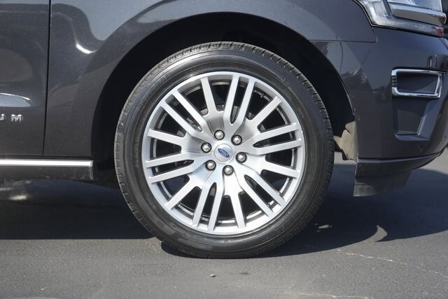 2023 Ford Expedition Platinum photo 3