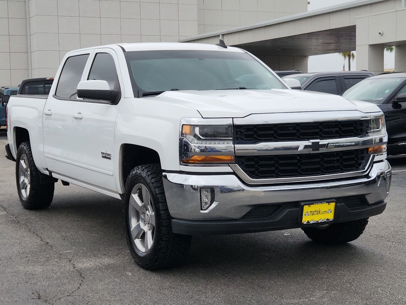 Used 2018 Chevrolet Silverado 1500 LT with VIN 3GCPCREC0JG179778 for sale in Houston, TX