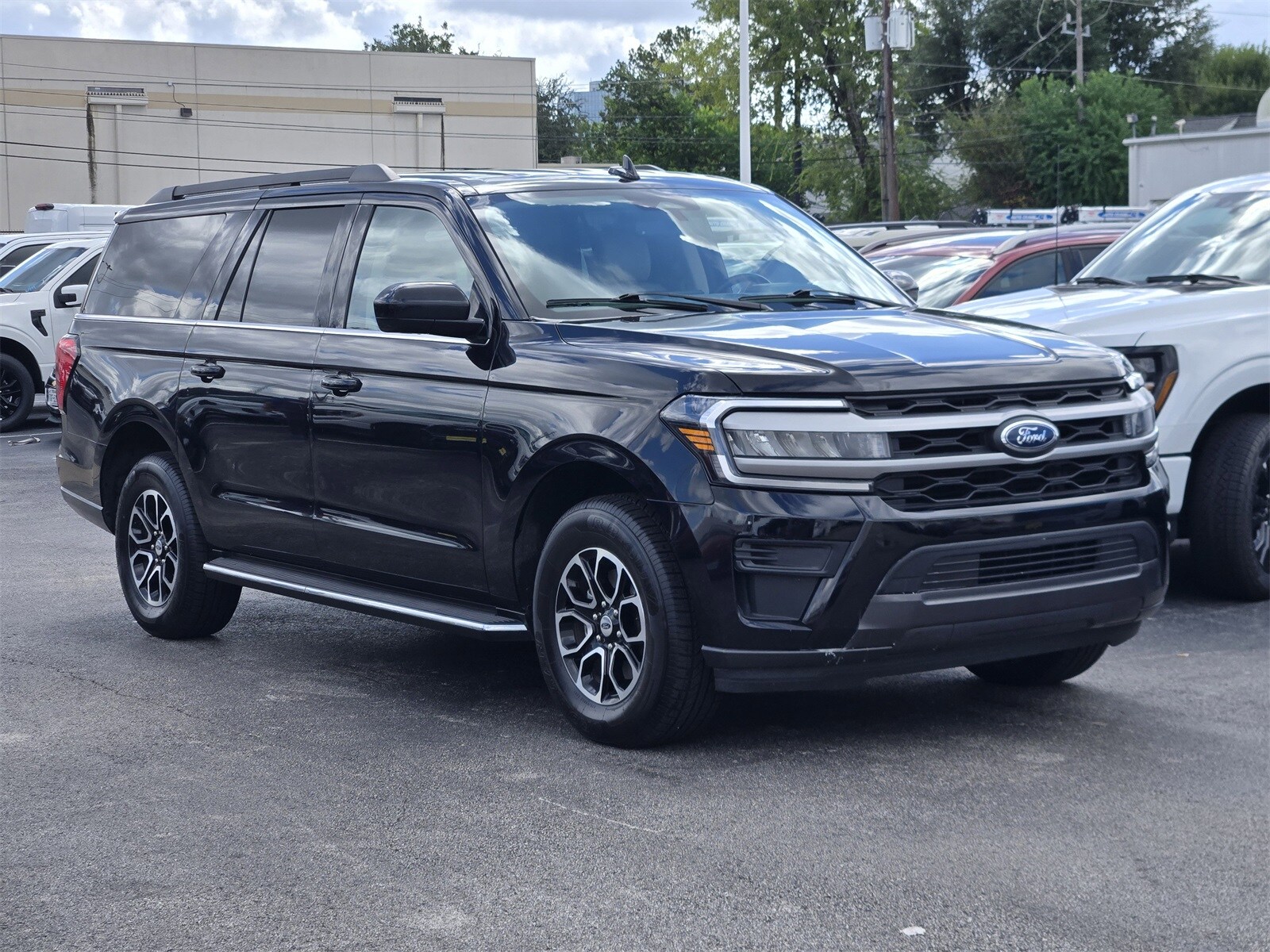 2022 Ford Expedition MAX XLT photo 2