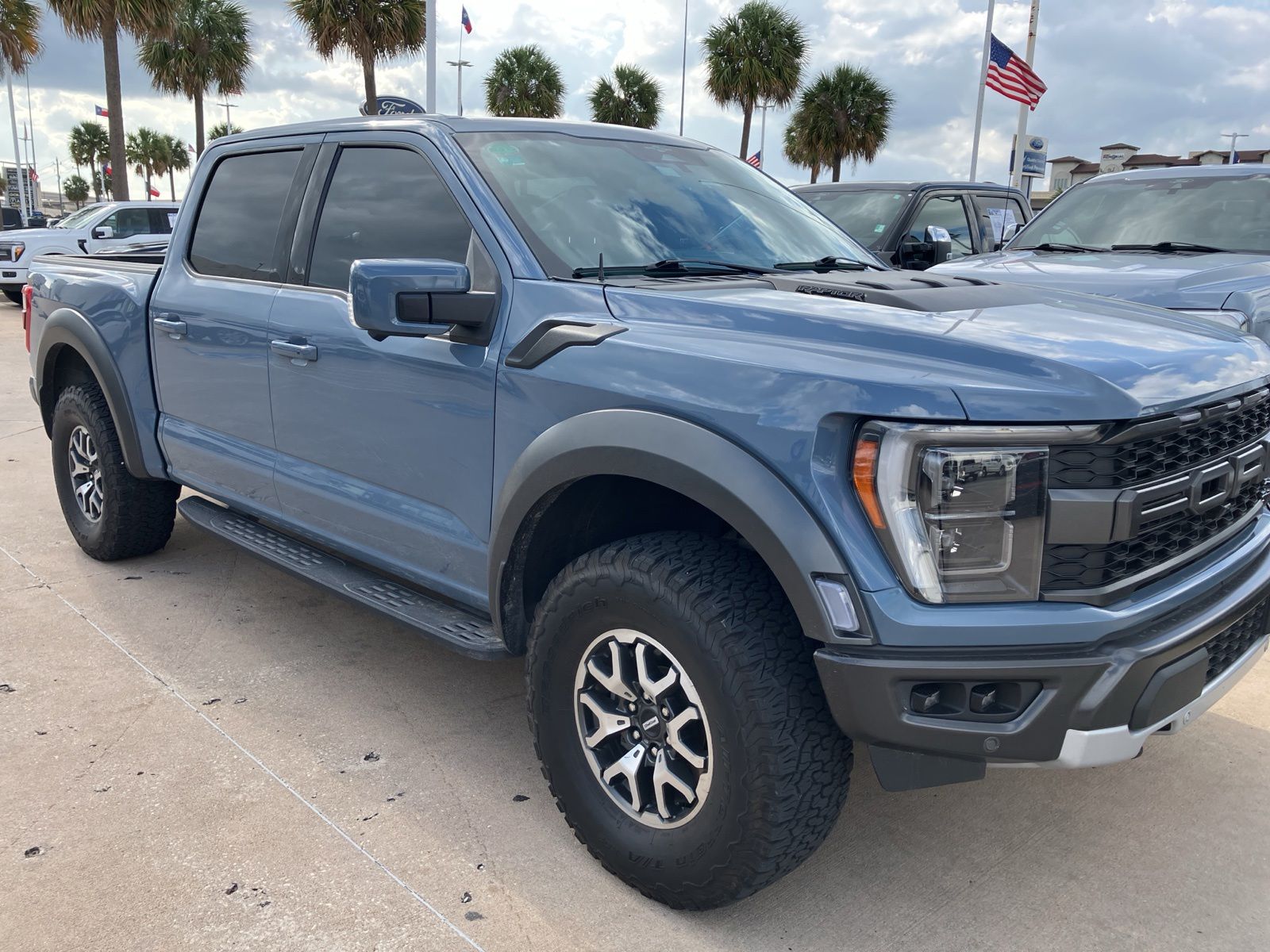 2023 Ford F-150 Raptor 4x4 SuperCrew 5-1/2 Box's photo