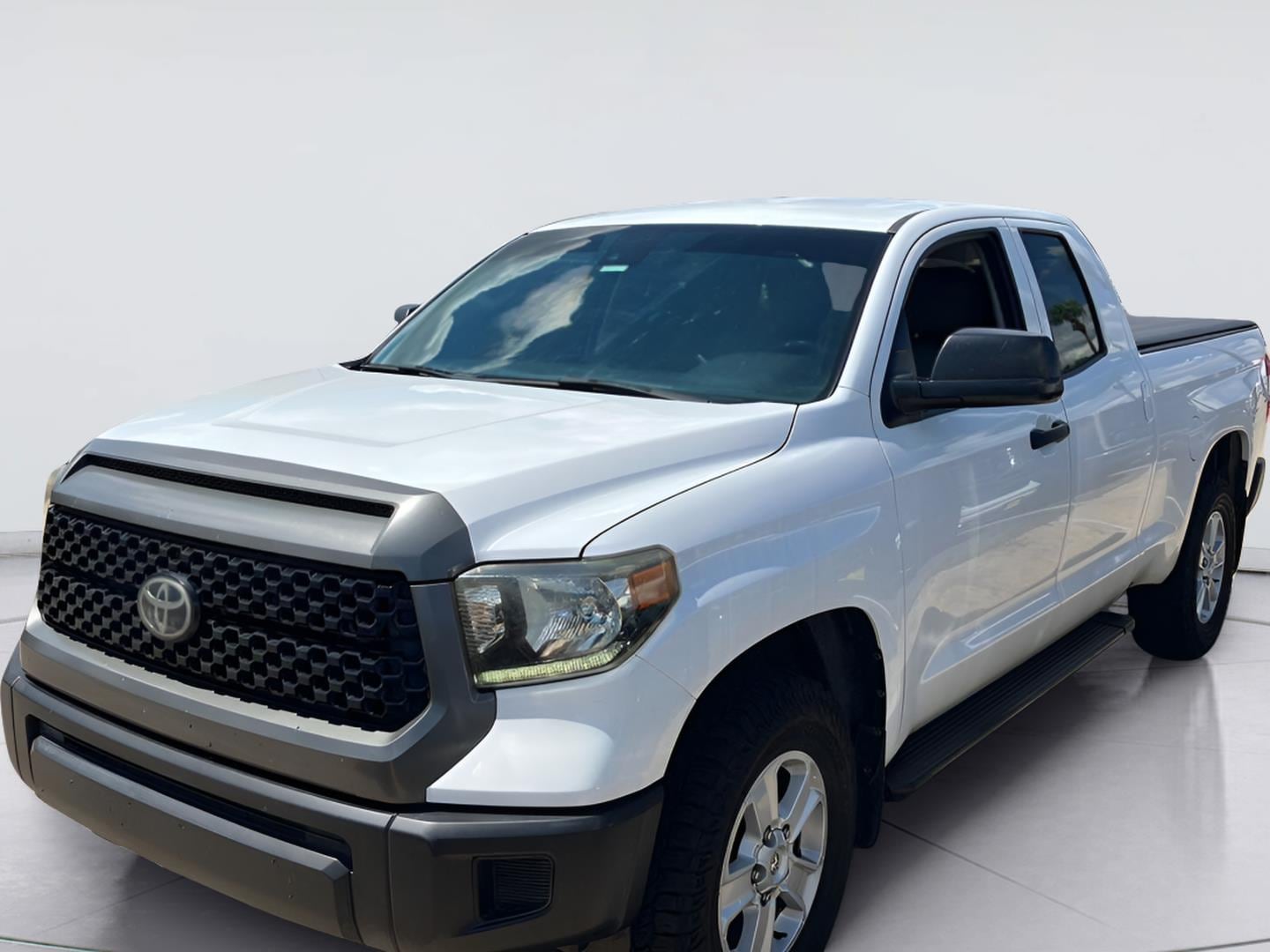 Super White 2018 Toyota Tundra Pickup Truck 4X2 Automatic