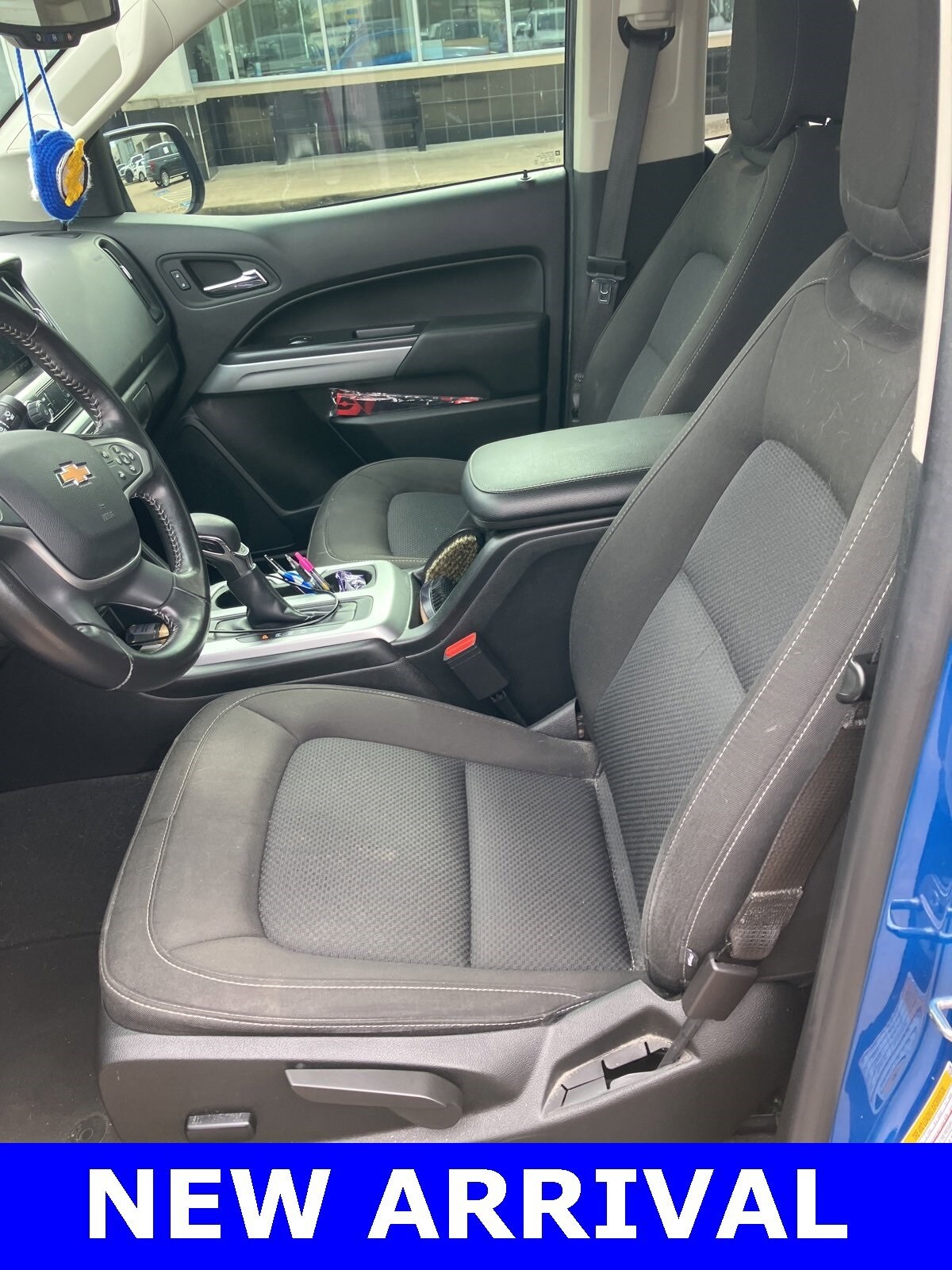 2022 Chevrolet Colorado LT photo 2