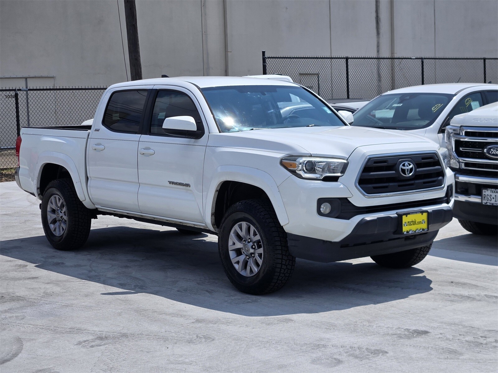 2017 Toyota Tacoma SR5 photo 2