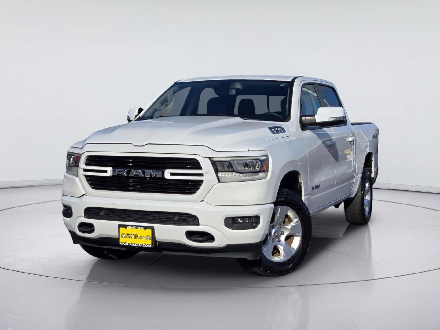 Bright White Clearcoat 2019 RAM 1500 Pickup Truck Four-Wheel Drive 8-Speed Automatic