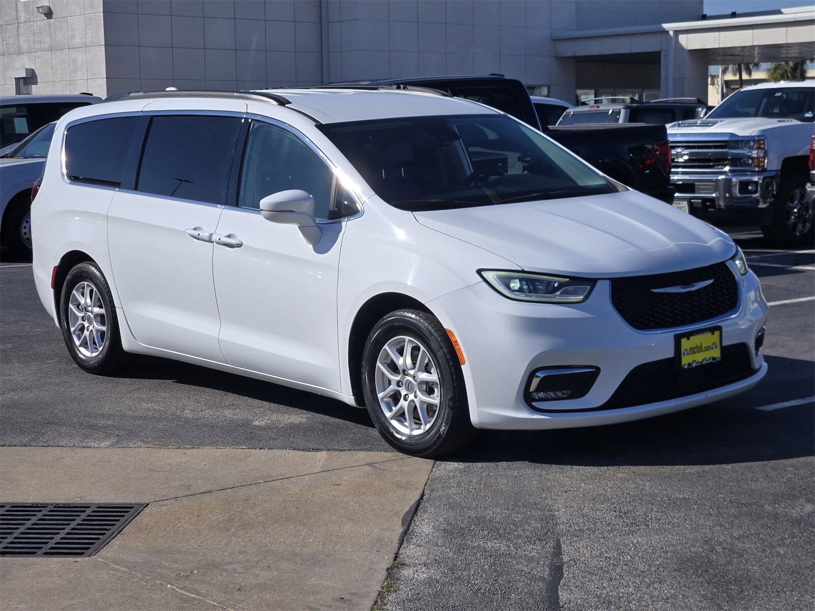 2022 Chrysler Pacifica Touring L photo 2