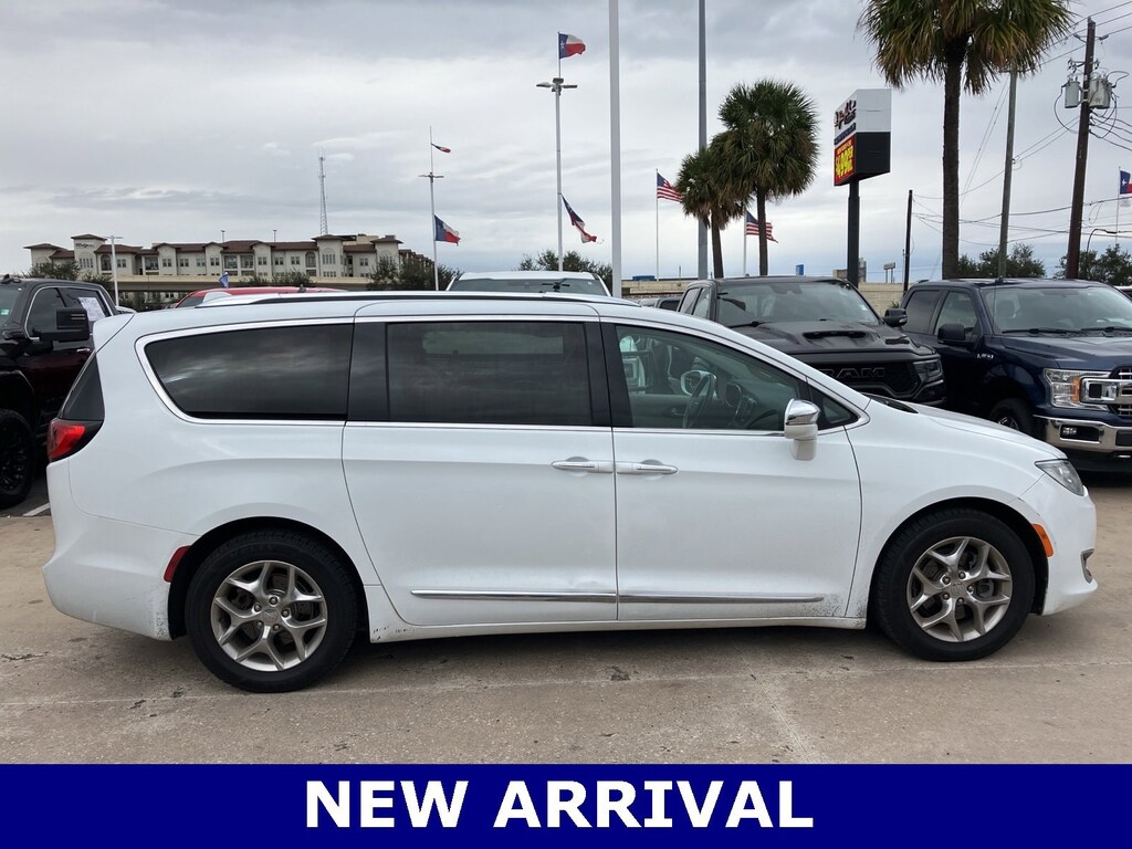 Used 2018 Chrysler Pacifica Limited Minivan/Van