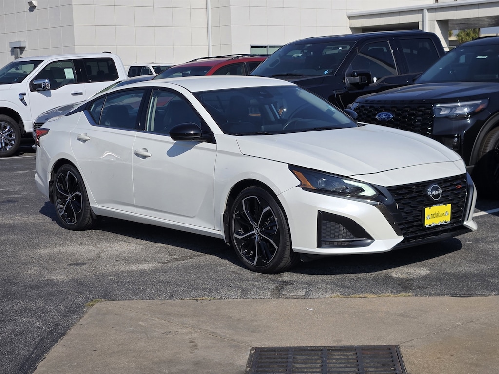 Used 2024 Nissan Altima 2.5 SR Sedan
