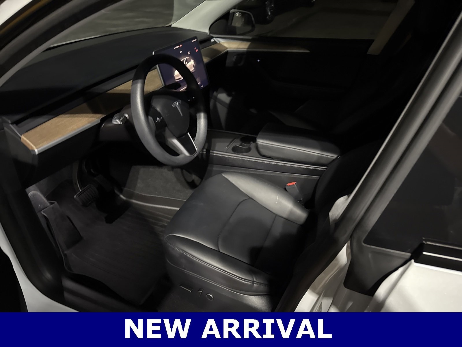 Used 2024 Tesla Model Y Long Range with VIN 7SAYGDED5RA307096 for sale in Northfield, Minnesota