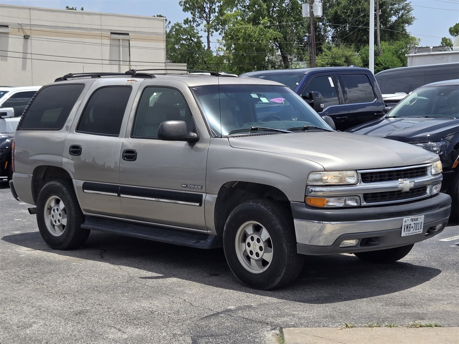 Used 2001 Chevrolet Tahoe Base with VIN 1GNEK13T51R160374 for sale in Houston, TX