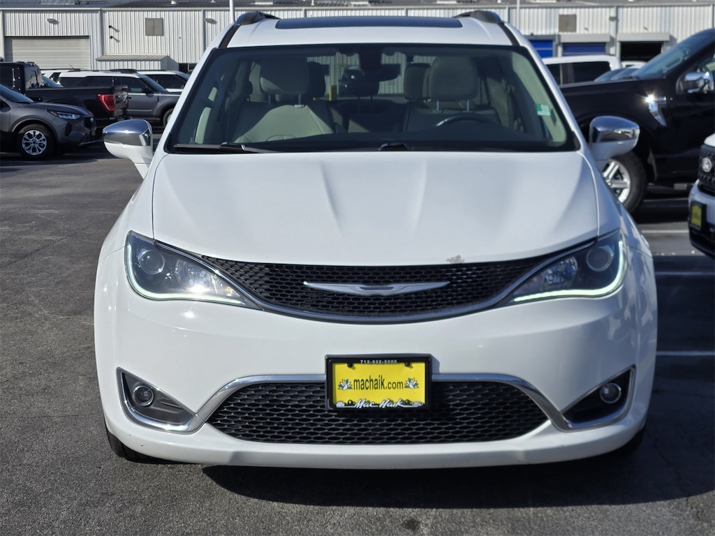 Used 2018 Chrysler Pacifica Limited Minivan/Van