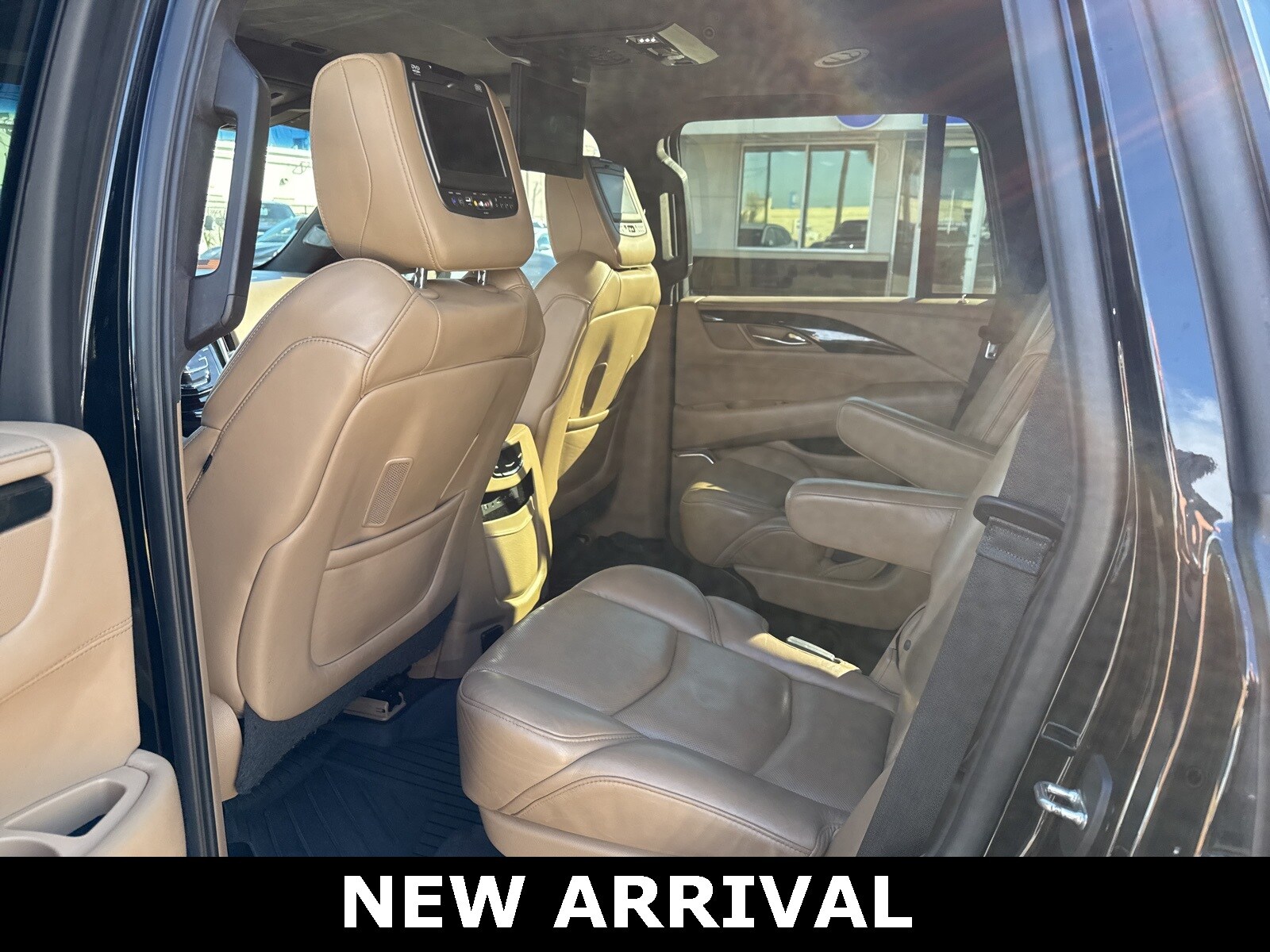 2019 Cadillac Escalade Platinum photo 3