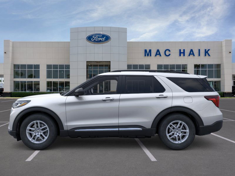 2025 Ford Explorer photo 2