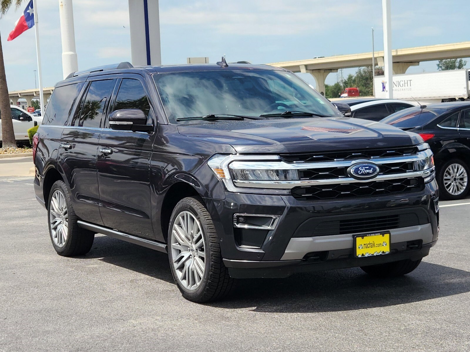 Used 2019 Ford Expedition XLT with VIN 1FMJU1HTXKEA01753 for sale in Houston, TX