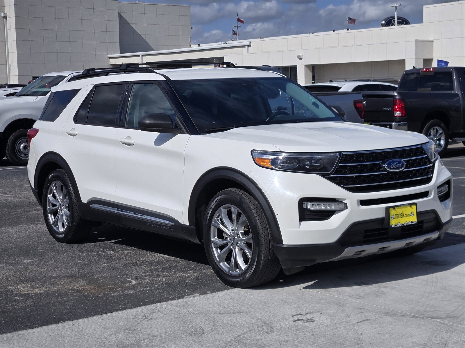 2020 Ford Explorer XLT photo 3