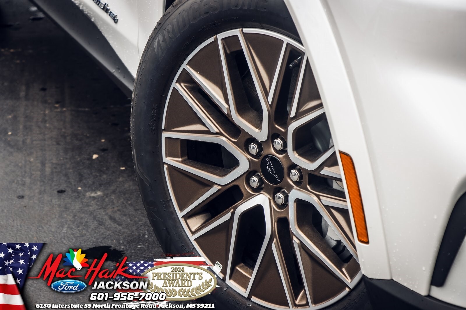 2025 Ford Mustang Mach-E Premium photo 3