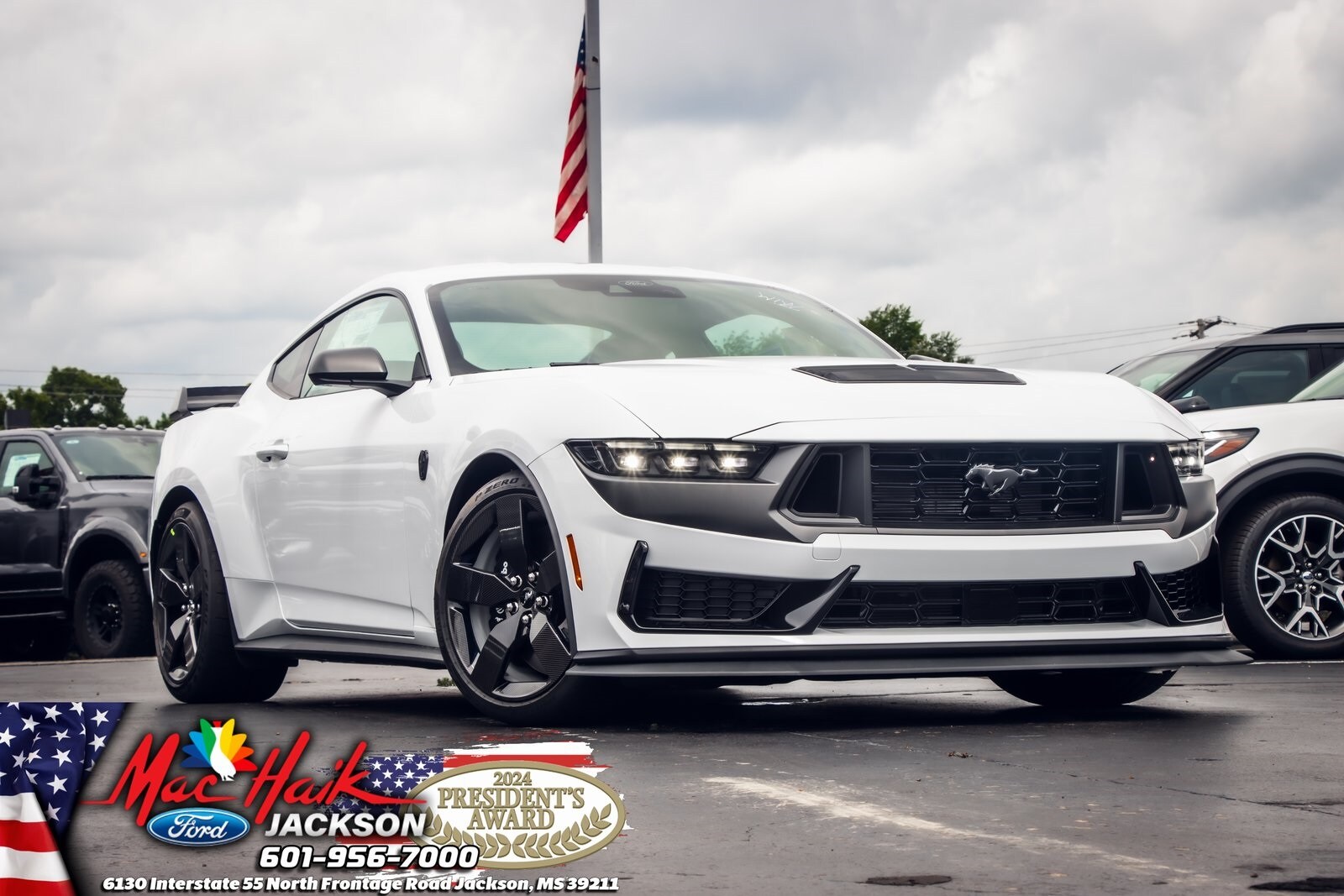2025 Ford Mustang Dark Horse Deluxe photo 2