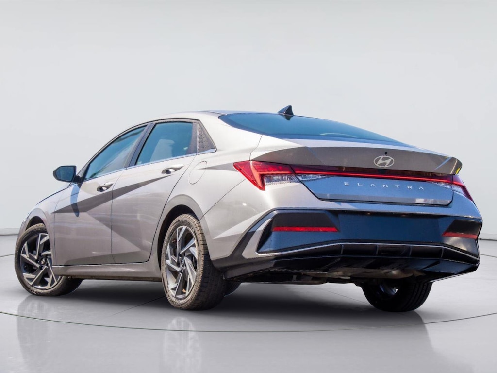 Certified 2025 Hyundai Elantra SEL Convenience Sedan