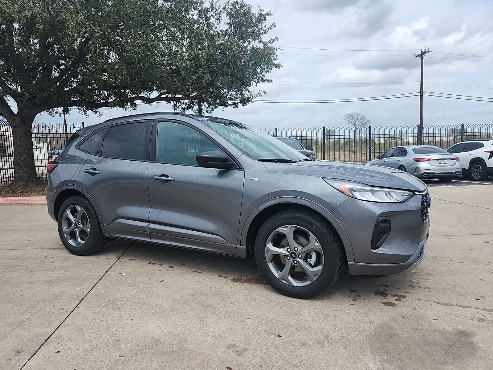 2024 Ford Escape ST-Line FWD's photo