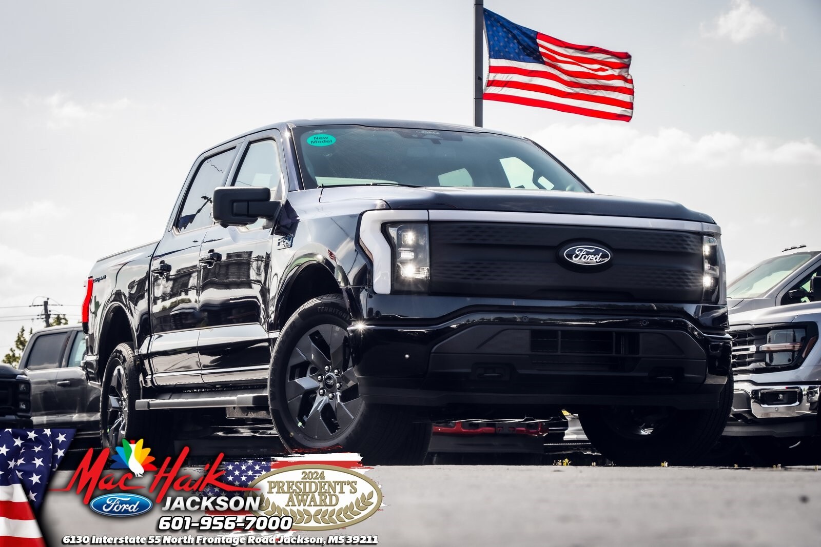 2025 Ford F-150 Lightning photo 2