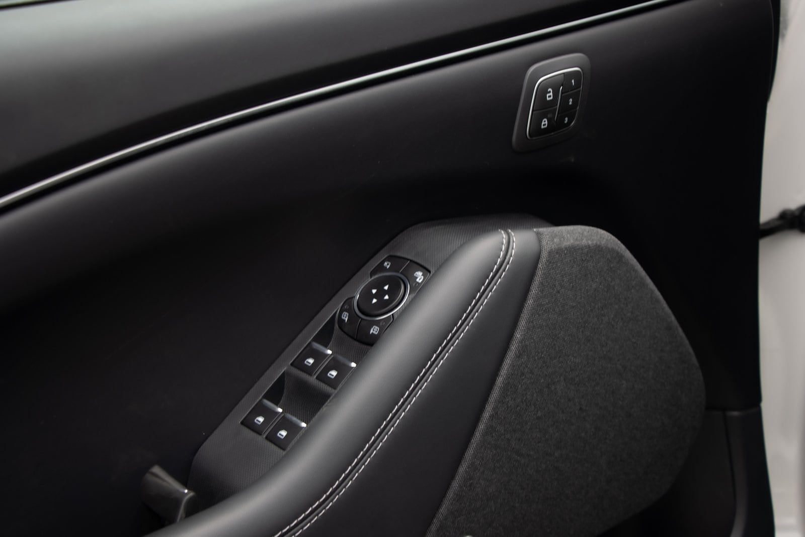 2025 Ford Mustang Mach-E Premium - Photo 12