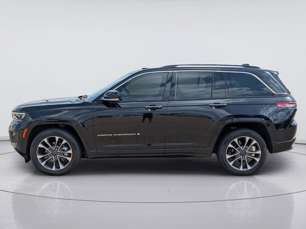 Used 2023 Jeep Grand Cherokee Overland SUV