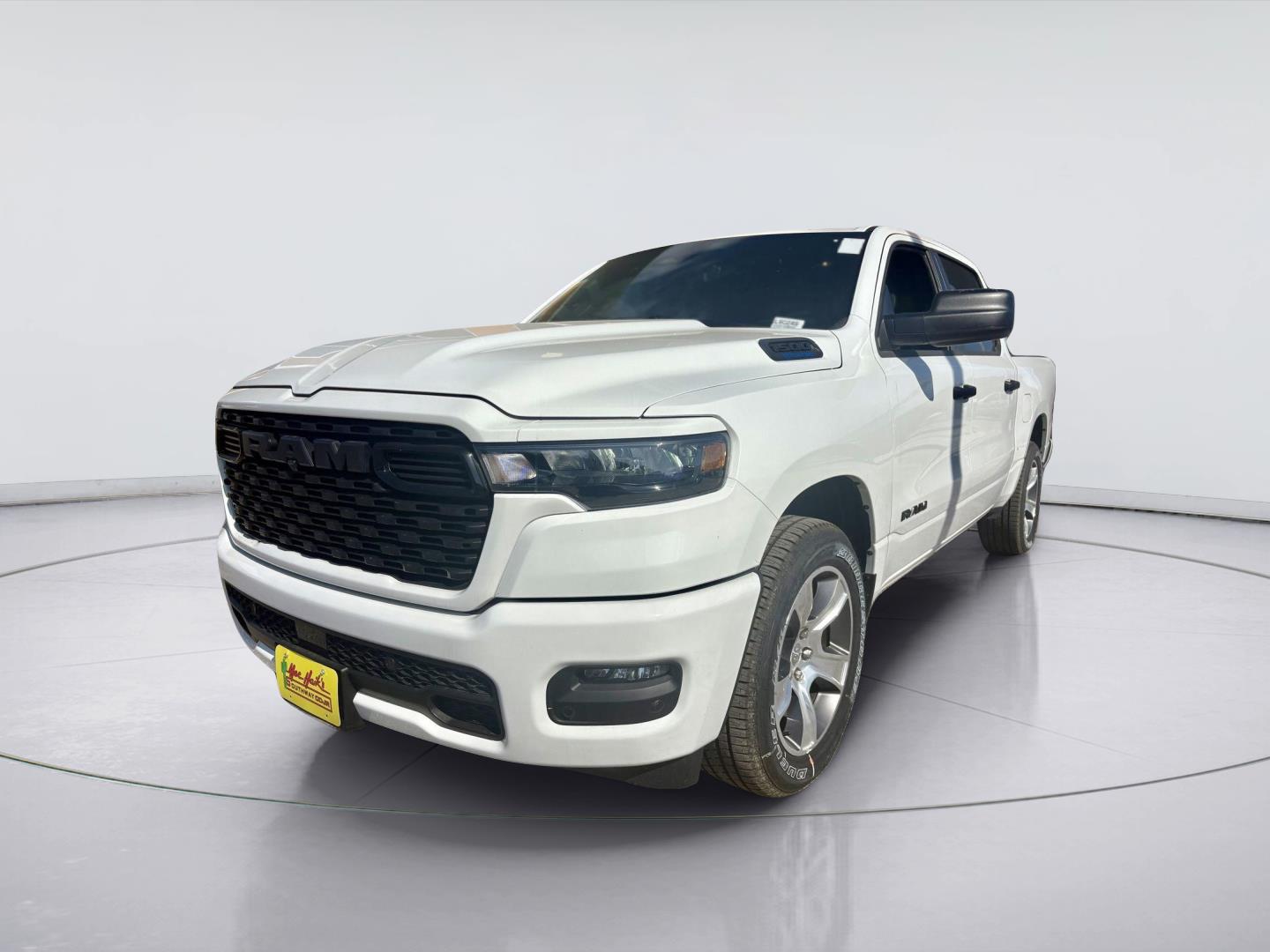New 2026 Ram 1500 EXPRESS CREW CAB 4X2 5'7 BOX
