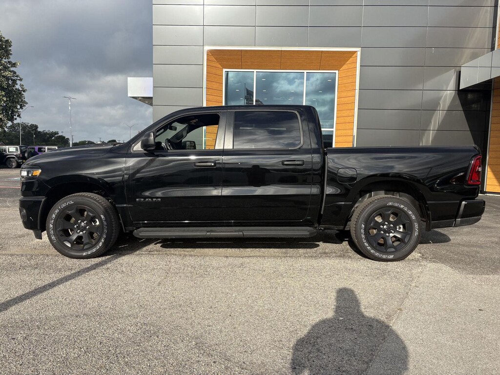 New 2026 Ram 1500 EXPRESS CREW CAB 4X4 5'7 BOX Pickup