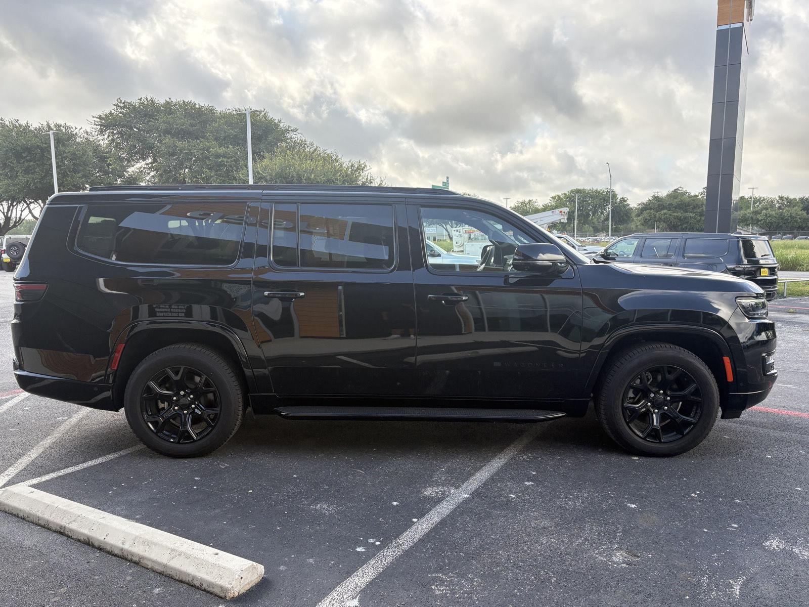 2025 Jeep Wagoneer L Series II - Photo 4