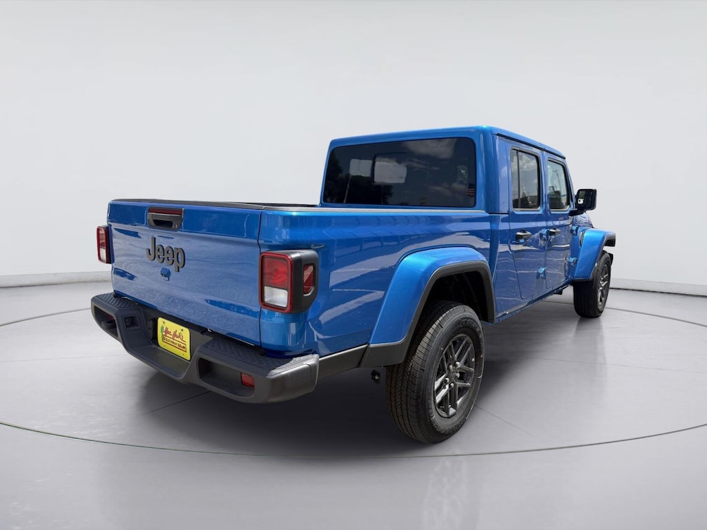 New 2025 Jeep Gladiator SPORT S 4X4 Pickup