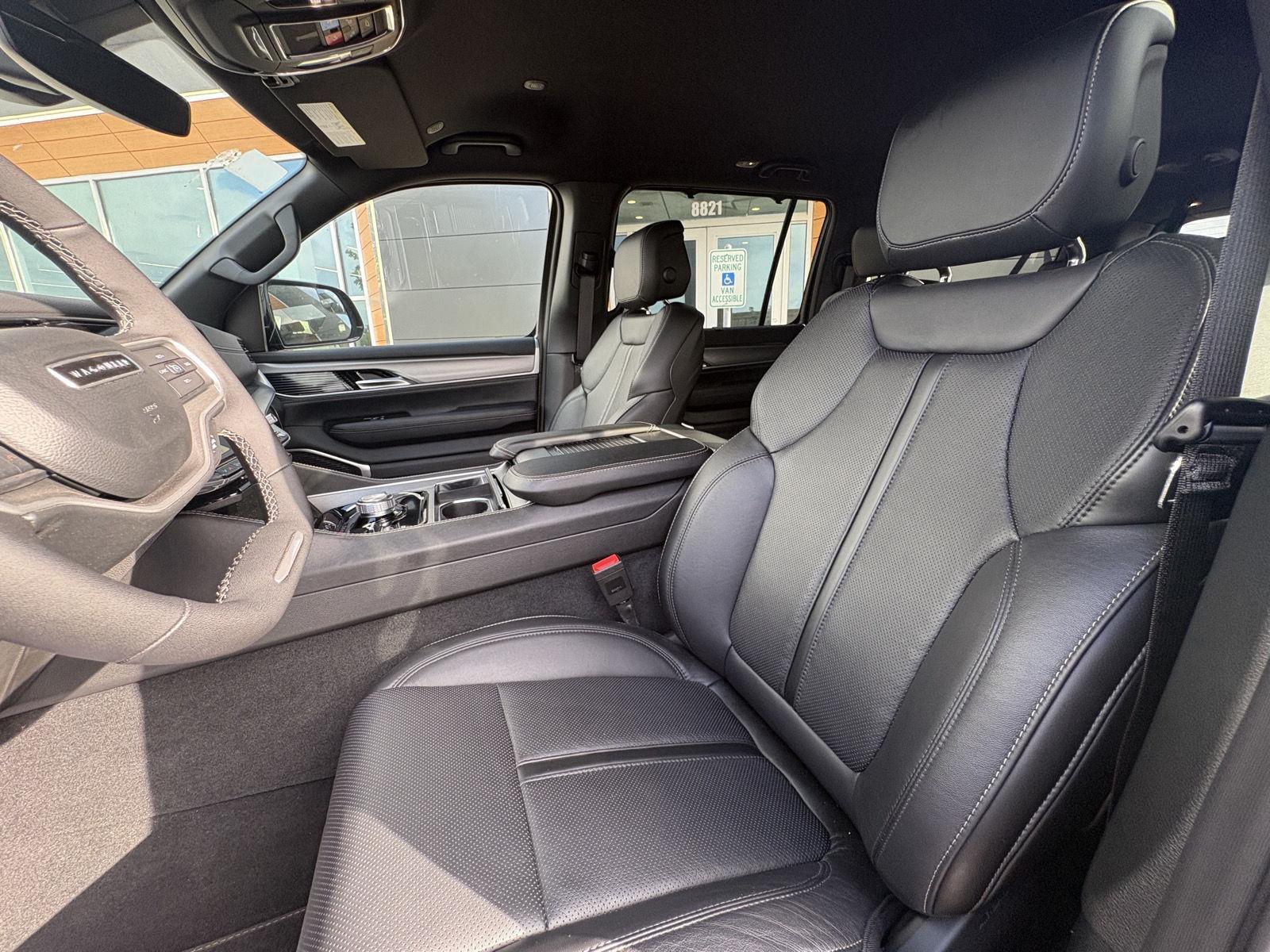 2025 Jeep Wagoneer L Series II - Photo 15