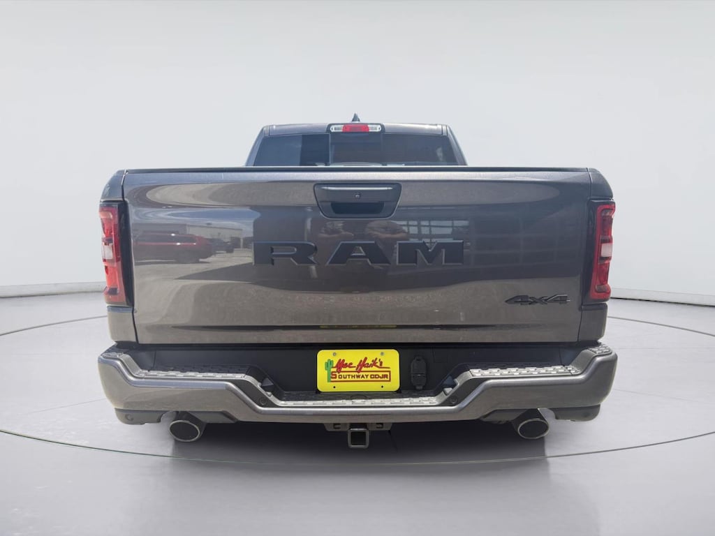 New 2026 Ram 1500 EXPRESS CREW CAB 4X4 5'7 BOX Pickup