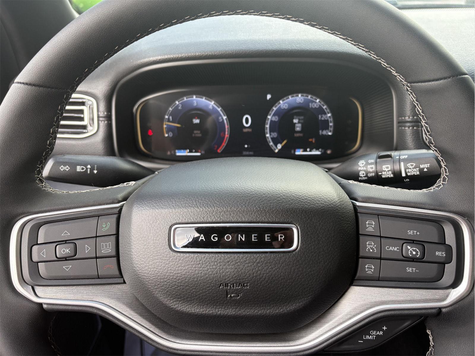 2025 Jeep Wagoneer L Series II - Photo 14