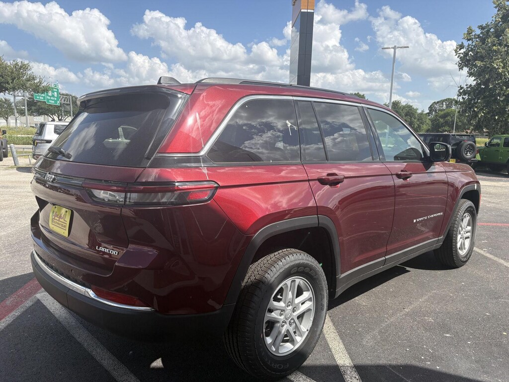 New 2025 Jeep Grand Cherokee LAREDO 4X2 Sport Utility